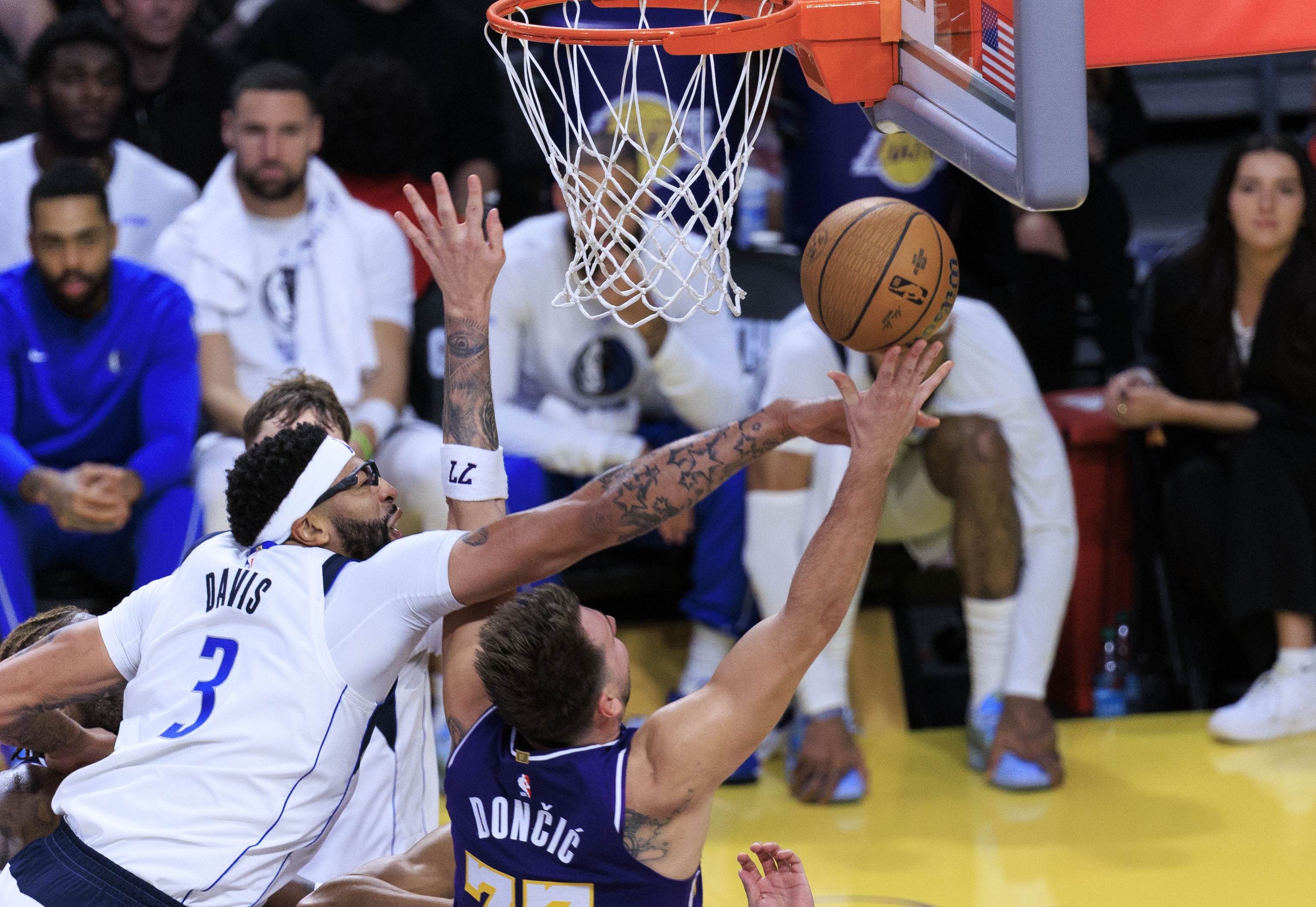 米乐登录-富保罗想让浓眉走？阿里纳斯：浓眉最终会想办法偷偷溜回湖人